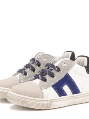 Clic! Veterschoen wit met blauwe details en stootneus