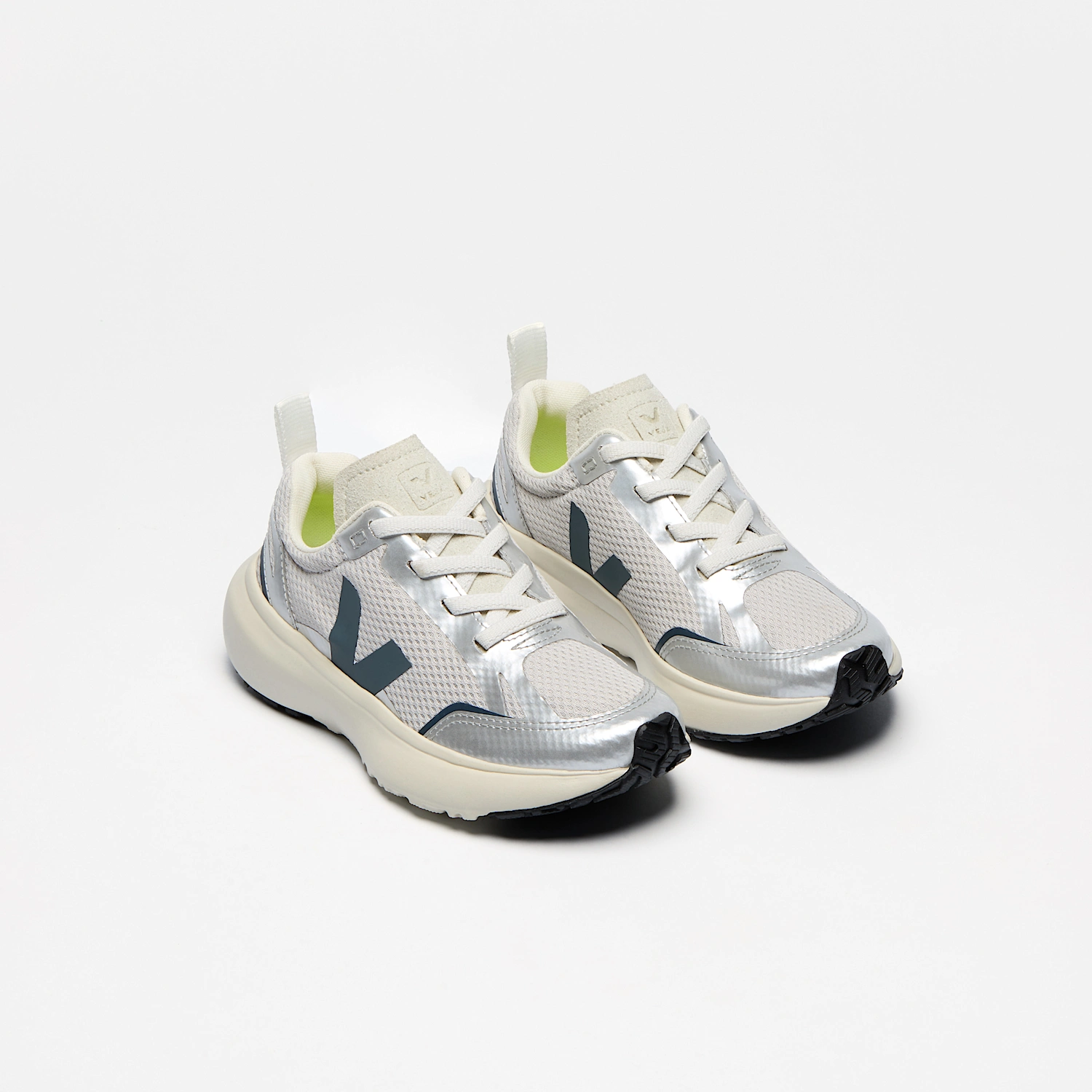 Veja Small Canary // Light Grey Silver